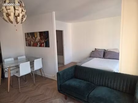 grand studio meublé lumineux de 32m2 avec balcon de 3.6m2