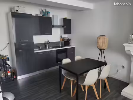 t2 de 47m²  lumineux  au calme  parking fermé  meublé