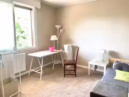 location meublée appartement 1 pièce 14 m² à lyon 8ème (69008)  570 €