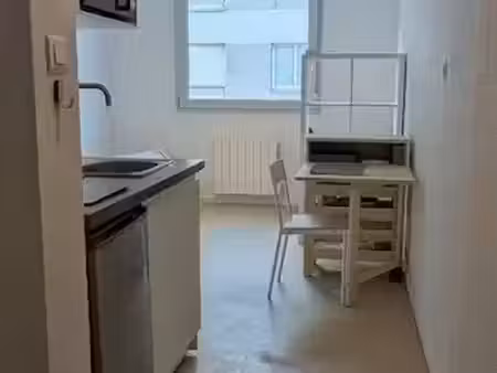 location meublée appartement 1 pièce 18 m² à lyon 8ème (69008)  600 €