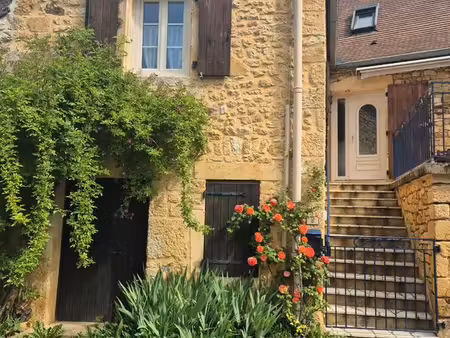 loue maison de caractère au cœur du village de payrignac