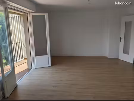 à louer – appartement f4 traversant de 89 m² avec balcon et terrasse