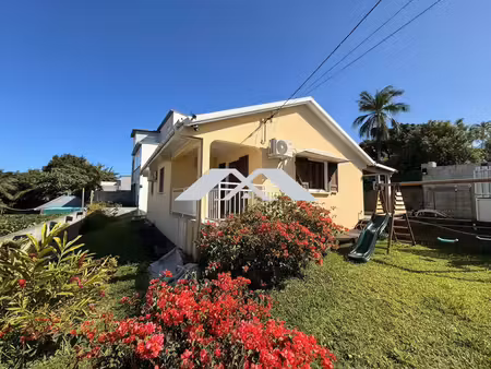 jolie maison f4 de plain pied centre petite-ile