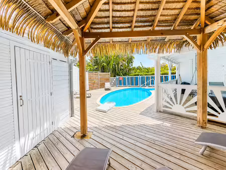 bungalow 2 chambres dans jardin tropical.