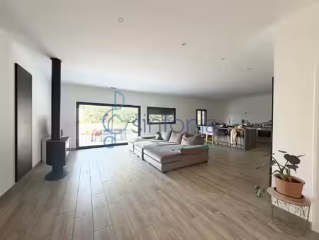 superbe villa récente 145 m2 de plain-pied proche uzes avec