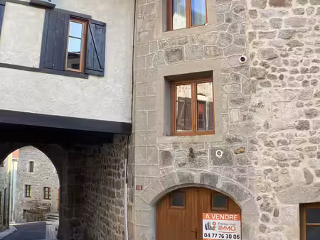 maison de caractère au coeur des fortifications de saint-pal-de