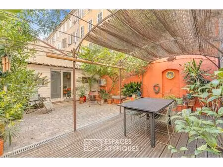 appartement avec cour intérieure et cabanon