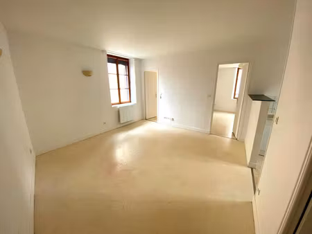 location appartement 2 pièces 45 m² à aubigny-sur-nère (18700)
