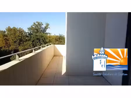 quartier en plein essor - t2 avec terrasse et parking intérieur