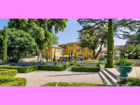 maison avec piscine ménerbes (84)