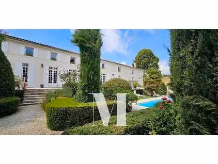 propriété avec piscine et jardin saint-hilaire-de-villefranche (17)