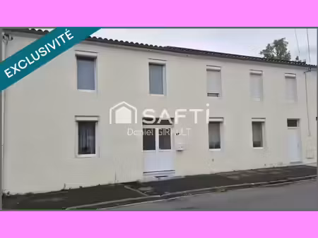 maison familiale rénovée avec jardin .