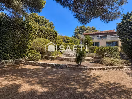 villa mediterranéenne jardin ensoleillé clichés mer calme fort potentiel laissez libre cou