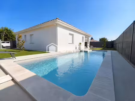 villa t5 récente avec piscine neuve.