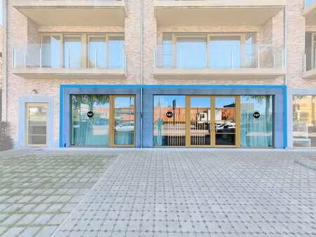 kantoor- of handelsruimte van 220 m² met parkeerplaatsen ...