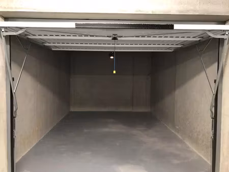 location parking 16 m² à ajaccio (20000)  135 €