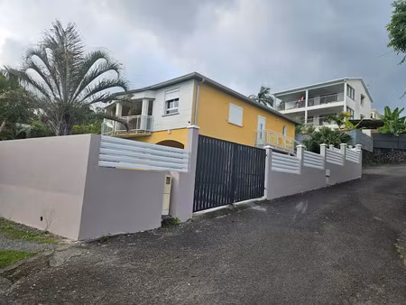 location maison 5 pièces 105 m² à le tampon (97430)  1 500 €