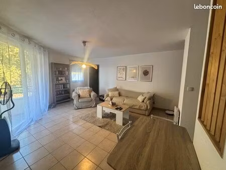 appartement t3 refait à neuf – résidence privée avec piscine – vue sur le canal