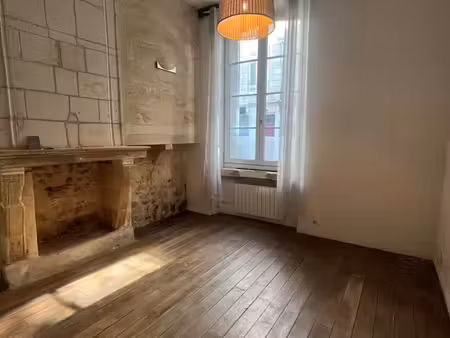 t2 avec mezzanine de 35 m² – bordeaux centre