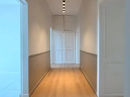 élégant appartement de caractère 119 m2 avec parking – 3 chambres – centre historique