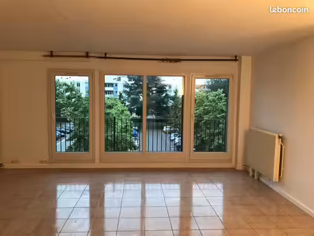 appartement 70 m² place de france à massy 1250 euros cc