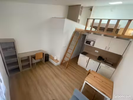 particulier loue studio proche centre-ville avec extérieur