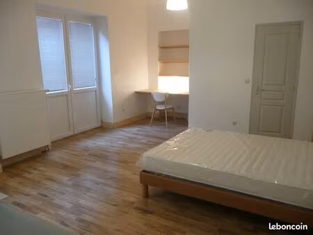 grand studio  dans une rue face au lycée kléber. sans intermédiaire ni commission d’agence