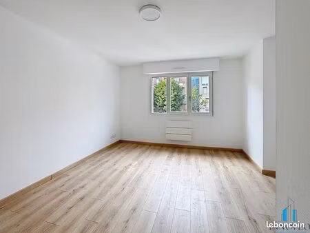 studio 1 pièce 28 m²