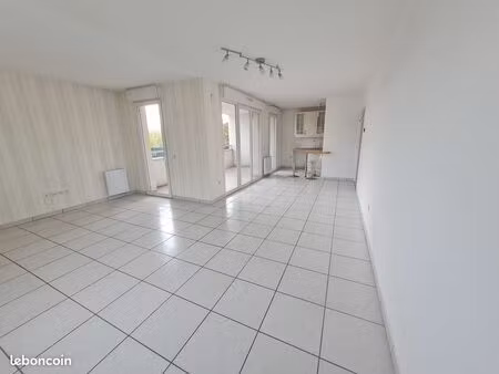 loue t3avec garage centre bourg les valence
