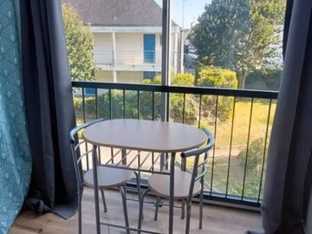 a louer studio de 23 m2 avec une place de parking
