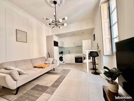 appartement p2 meublé entièrement rénové  en centre écusson de nîmes à louer