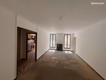 appartement t3 à rénover place castellane