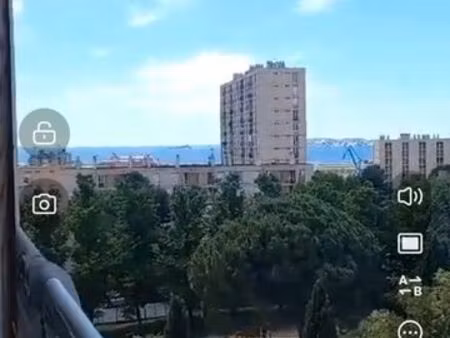 type 2 avec grande terrasse de 14m2 au calme