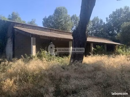local 300 m² arles