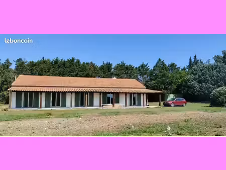 maison en camargue avec grand terrain