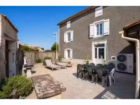 vente maison 6 pièces 180 m² à villiers-couture (17510)  174 000 €