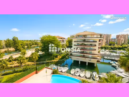 à vendre – superbe 2 pièces avec terrasse  vue marina  piscine garage et cave – résidence 