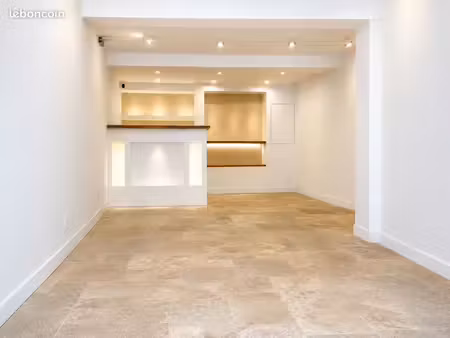 boutique rénovée à céder – village de valbonne – emplacement passant