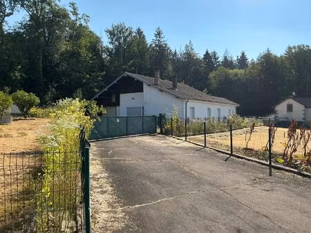 maison 133m2 4 pièces 3 chambres sur 1756m2 de terrain.