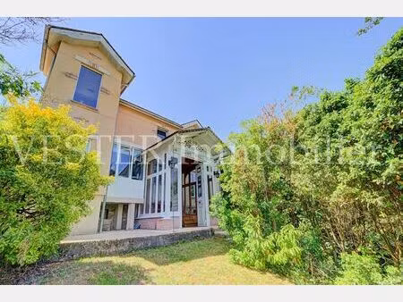 sur un terrain de 3 000m²  très agréable maison familiale d’environ 175m²