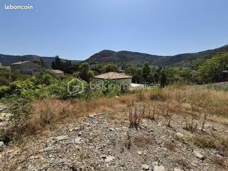 terrain 1 027 m² vesseaux