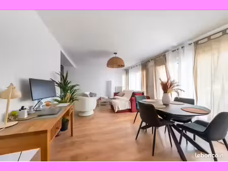 spacieux 4 pièces avec 3 chambres et 2 balcons