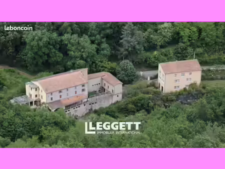 maison 50 pièces 1 500 m²