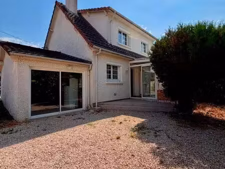 maison individuelle de 110m2 avec véranda  garage et jardin