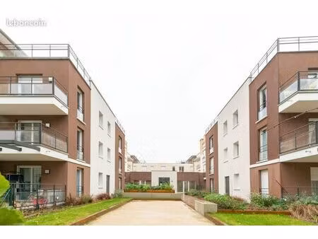 studio 1 pièce 28 m²