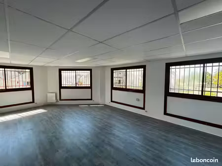 bureaux 72 m² lisses