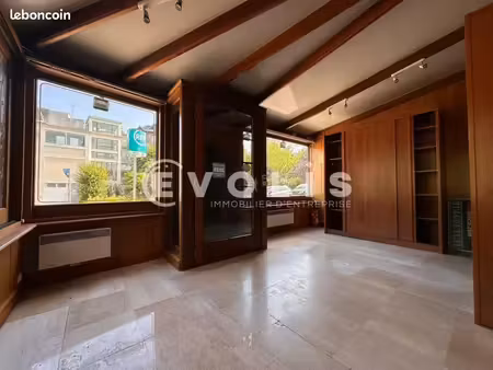 bureau 55 m²