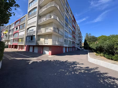canet en roussillon  appartement avec place de parking