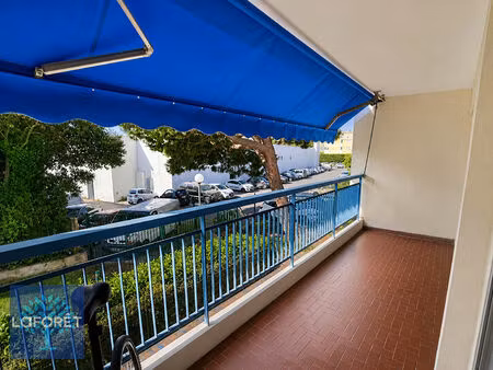 cannes la bocca ? centre-ville ? agréable 3 pièces avec terrasse  au calme  à rénover