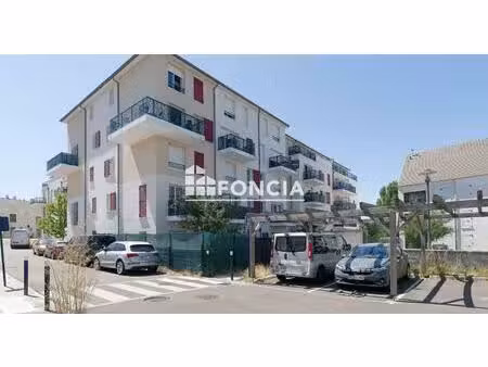 appartement 2 pièces de plus de 40 m² avec balcon et parking
